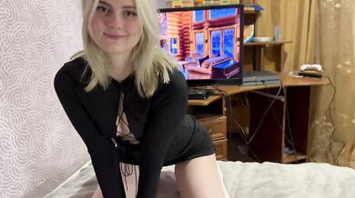 bad girl received a lollipop as a gift ~ juicy blowjob from MiYukee