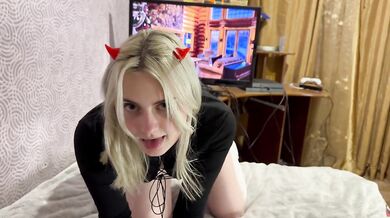 bad girl received a lollipop as a gift ~ juicy blowjob from MiYukee