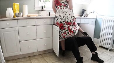 BORED MILF HOUSEWIFE FUCKS PLUMER BREEDING CREAMPIE