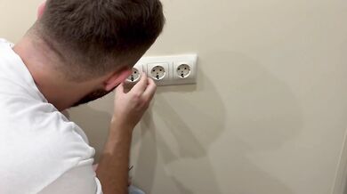 18-year-old student pays the electrician with her body