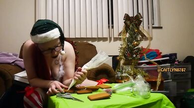Caitlyn Makes a Gingerbread House