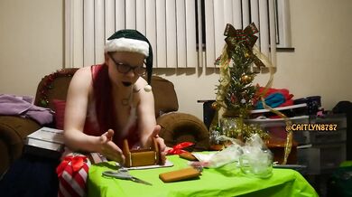 Caitlyn Makes a Gingerbread House
