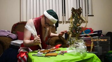 Caitlyn Makes a Gingerbread House
