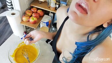 Preview: Holiday Baking With A Giantess: Playful Vore of Tiny Men