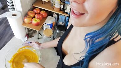 Preview: Holiday Baking With A Giantess: Playful Vore of Tiny Men