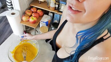 Preview: Holiday Baking With A Giantess: Playful Vore of Tiny Men