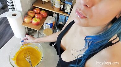 Preview: Holiday Baking With A Giantess: Playful Vore of Tiny Men