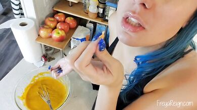 Preview: Holiday Baking With A Giantess: Playful Vore of Tiny Men