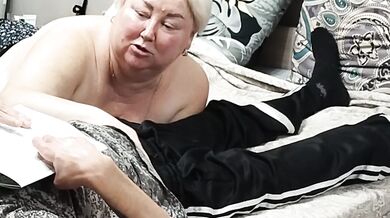 mother-in-law gives blowjob for a portion of sperm