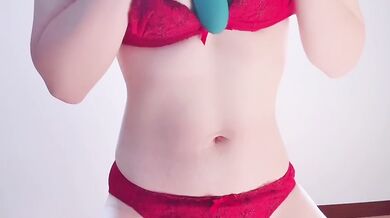 Masturbation between chores cream dripping slut gets nipples vibrated