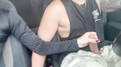 Petite Latina Schoolgirl Ravaged Her Handjob in Car Until He Exploded