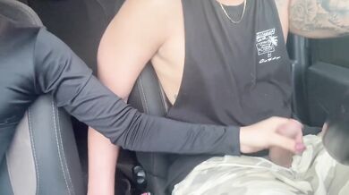 Petite Latina Schoolgirl Ravaged Her Handjob in Car Until He Exploded
