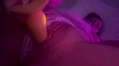 Brunette toys herself into a screaming orgasm