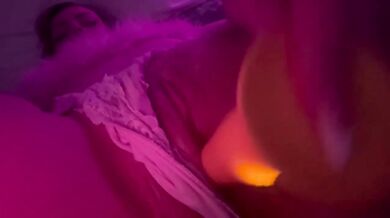Brunette toys herself into a screaming orgasm