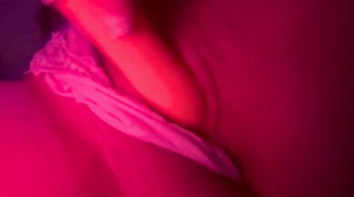 Brunette toys herself into a screaming orgasm