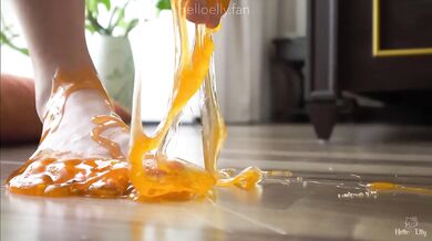 Sweet feet are smashing slime HONEY FEET PLAY