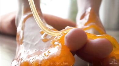 Sweet feet are smashing slime HONEY FEET PLAY