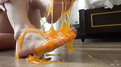 Sweet feet are smashing slime HONEY FEET PLAY