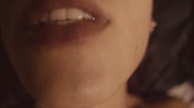 Those lips got her pussy dripping while fingering herself raw
