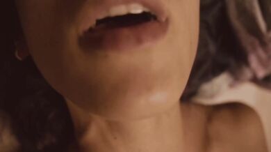 Those lips got her pussy dripping while fingering herself raw