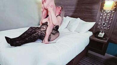 Hotel surprise MILF with huge natural tits gets facial drenched