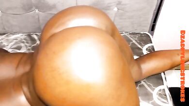 Milf finger fucking her tight pussy till cum drips