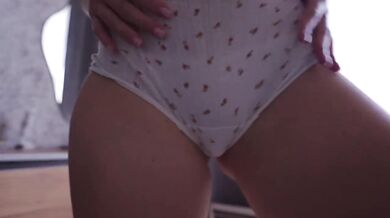Step sister destroys panties with perfect big ass tease haul