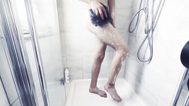 Skinny blonde skins shower toy gets blasted raw in private session