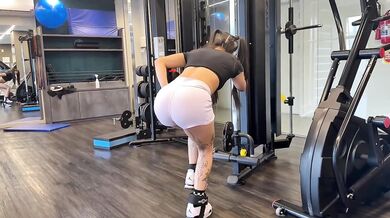 My first gym day vlog take this shirt off