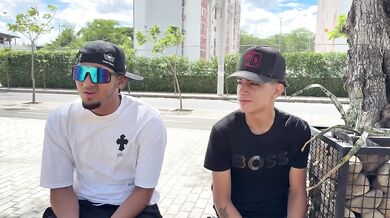 Un reto entre mejores amigos termina en una buena follada por el culo a mi madrastra y corrida en la cara de ella
