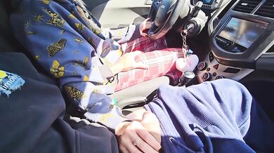 Roadside Blowjob and Handjob With Girlfriend Public Cumshot