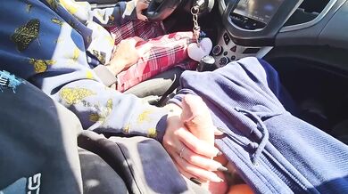 Roadside Blowjob and Handjob With Girlfriend Public Cumshot