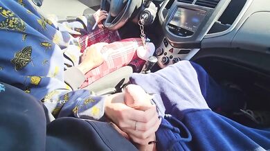 Roadside Blowjob and Handjob With Girlfriend Public Cumshot