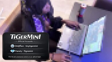 Gaming Girl Destroyed By Big Dick Creampie While Playing LoL