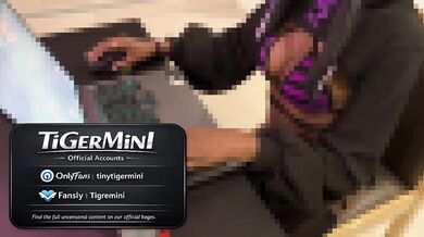 Gaming Girl Destroyed By Big Dick Creampie While Playing LoL