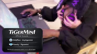 Gaming Girl Destroyed By Big Dick Creampie While Playing LoL