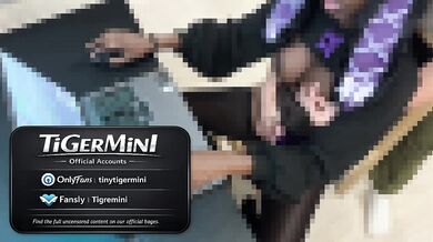 Gaming Girl Destroyed By Big Dick Creampie While Playing LoL
