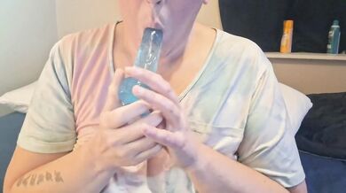 Lonely Milf Finds Solitude In Extreme Pussy Feeding Thick Thighs
