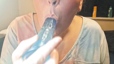 Lonely Milf Finds Solitude In Extreme Pussy Feeding Thick Thighs