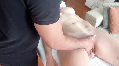 Perfect Body Masseur Destroyed Married Woman With Gushing Real Massage