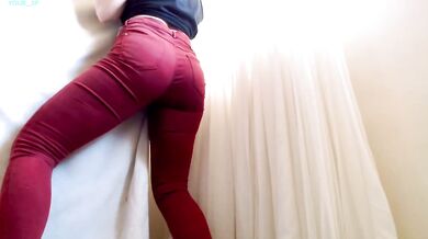Hot 18 Year Cute Girl White Smooth Skin Big Round Ass In Jeans Horny