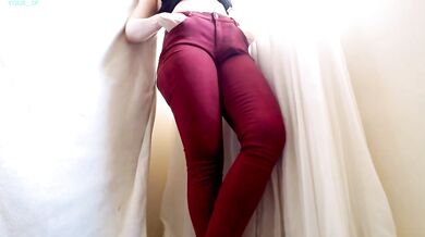 Hot 18 Year Cute Girl White Smooth Skin Big Round Ass In Jeans Horny