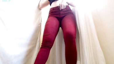 Hot 18 Year Cute Girl White Smooth Skin Big Round Ass In Jeans Horny