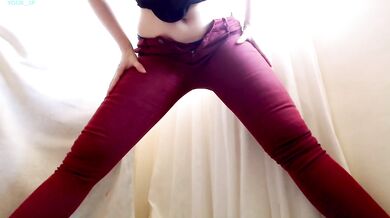 Hot 18 Year Cute Girl White Smooth Skin Big Round Ass In Jeans Horny