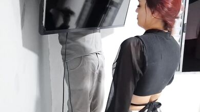 TV Technician Provoked Gushing Creampie Ruiva Pussy