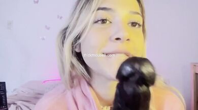 Verified Amateur Petite Deep Throat Bulge Destroyed by Big Dildo Amateur Leak