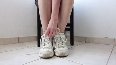 White Ankle Socks And New Balance 740 Destroyed By Foot Fetish Amateur Solo Female HD