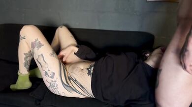 Tattooed Latina Amateur Couple Fucking Duro On The Studio Couch