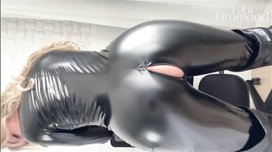 Blonde MILF in Latex Masturbates Huge Clit Until Gushing