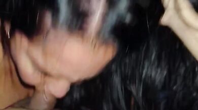 Chupando verga hasta el cansancio nadie da estos cabezazos recibo lechita en mi boca